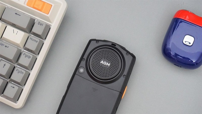 可聊天、可看视频的三防功能手机！AGM M7测评体验分享