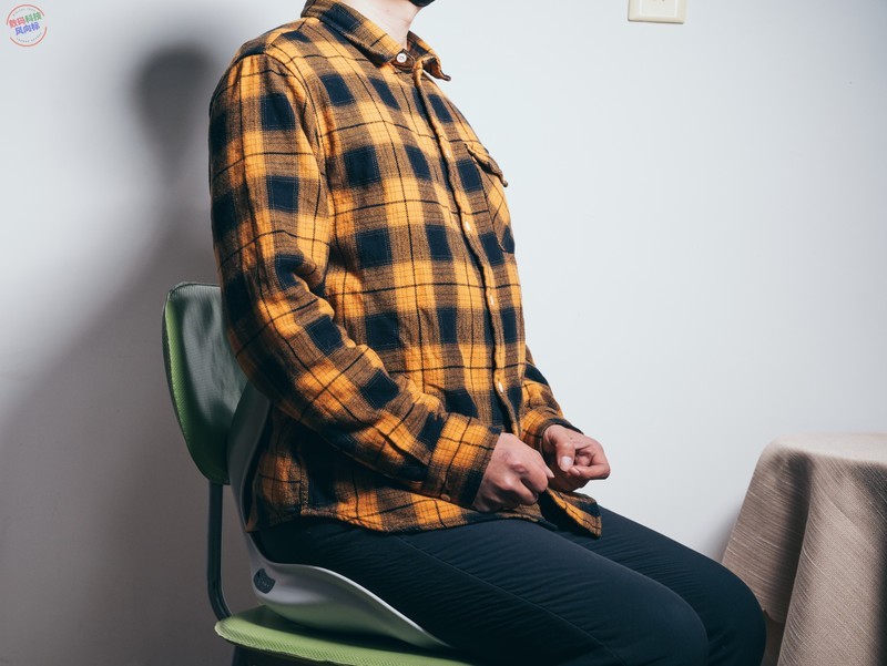 随处可用的坐姿小帮手，还能按摩热敷，荣泰P30按摩坐垫体验