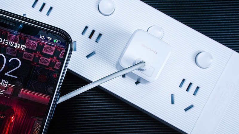 iPhone原装充电头太贵，那就试试这只sanag 20W快充头吧