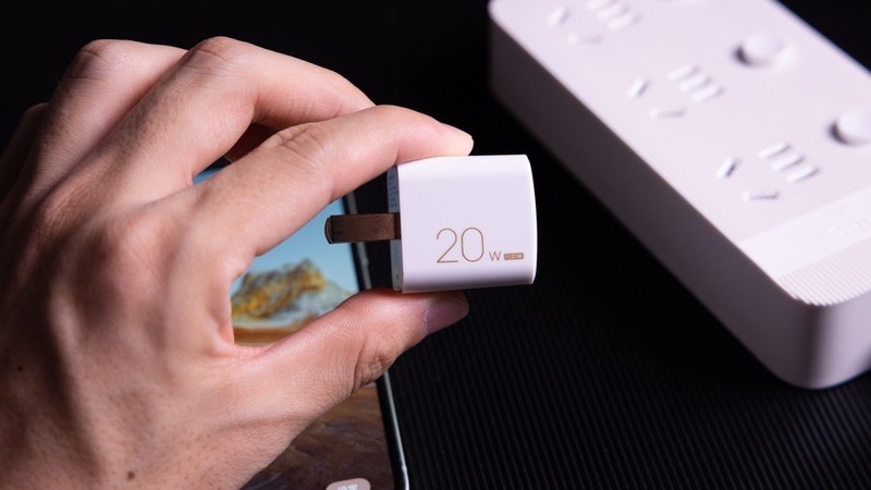 iPhone原装充电头太贵，那就试试这只sanag 20W快充头吧