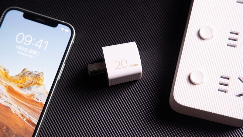 iPhone原装充电头太贵，那就试试这只sanag 20W快充头吧