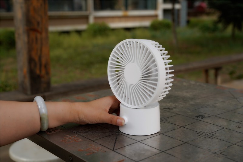 支持无极调速的紫米桌面风扇续航也诚意满满