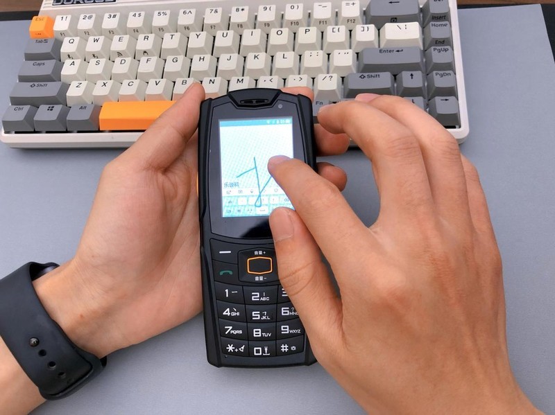 可聊天、可看视频的三防功能手机！AGM M7测评体验分享