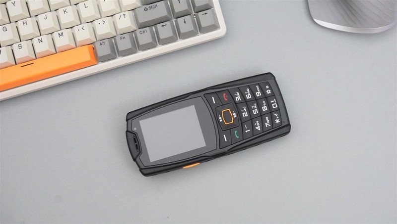 可聊天、可看视频的三防功能手机！AGM M7测评体验分享