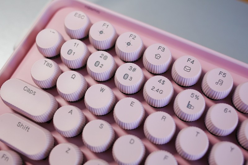 百褶圆点设计，雷柏ralemo Pre 5，轻松萌动少女之心