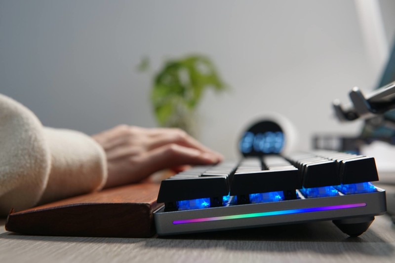 受自媒体大佬推崇的摩豹K1铝合金机械键盘，究竟有多猛？