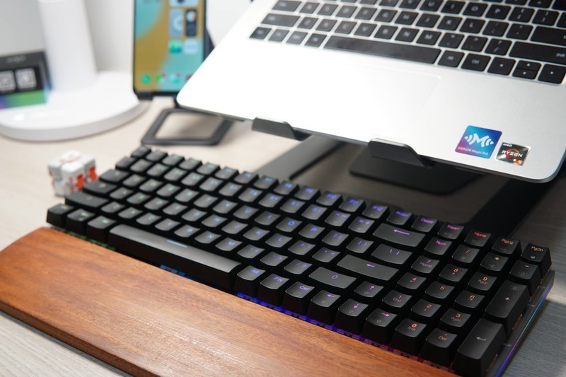 受自媒体大佬推崇的摩豹K1铝合金机械键盘，究竟有多猛？