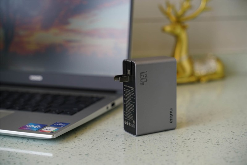 践行科技环保入手努比亚氘锋120W氮化镓，2笔电1手机真能充