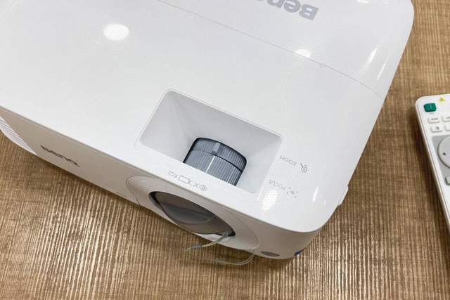 拒绝繁琐，开会不再手忙脚乱——明基 E540智能商务投影仪