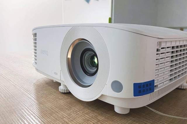 拒绝繁琐，开会不再手忙脚乱——明基 E540智能商务投影仪