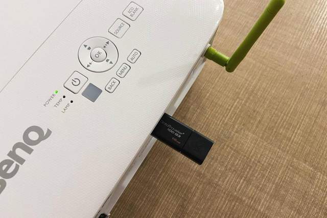 拒绝繁琐，开会不再手忙脚乱——明基 E540智能商务投影仪