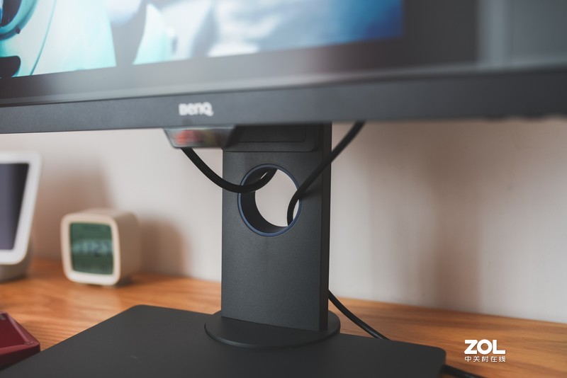 如何开启1+1>2高效大门，两个线搞定三台屏显的高招，你不试试？