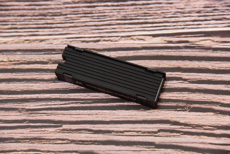 热管？风冷？纯铜？实测告诉你SSD散热器哪家强