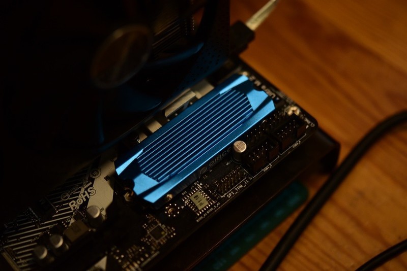 热管？风冷？纯铜？实测告诉你SSD散热器哪家强