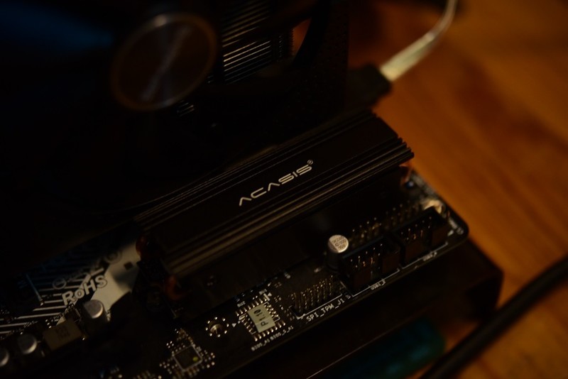 热管？风冷？纯铜？实测告诉你SSD散热器哪家强