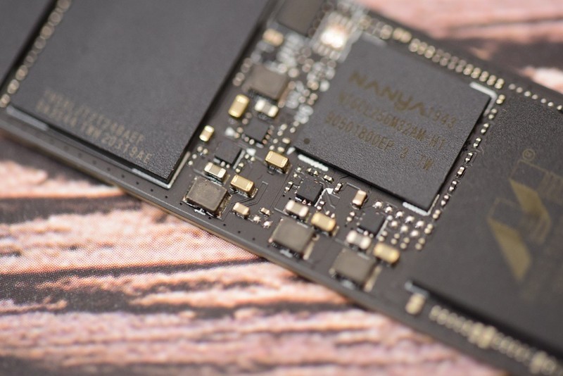 热管？风冷？纯铜？实测告诉你SSD散热器哪家强