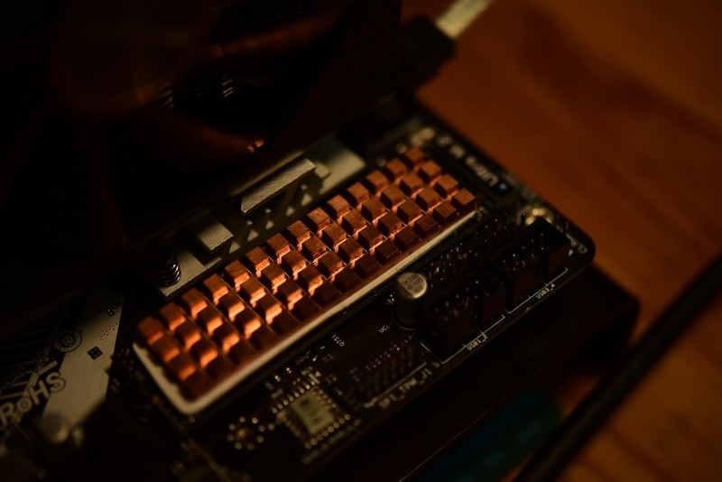 热管？风冷？纯铜？实测告诉你SSD散热器哪家强