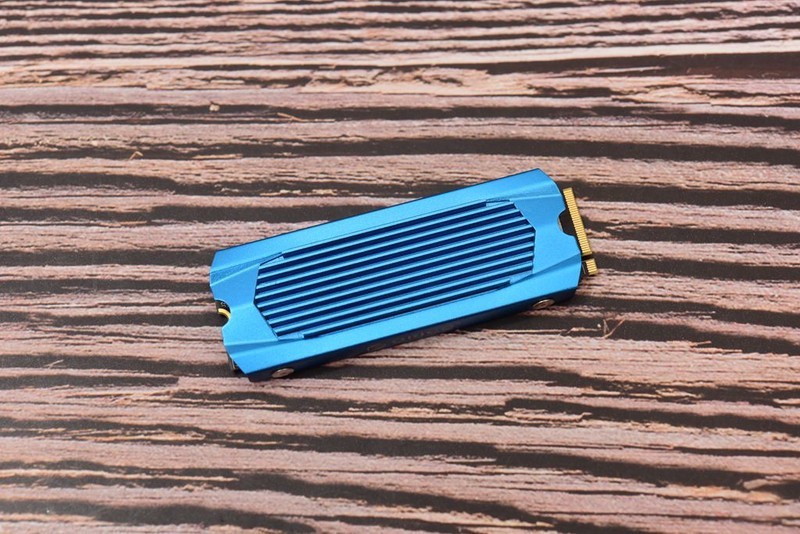 热管？风冷？纯铜？实测告诉你SSD散热器哪家强