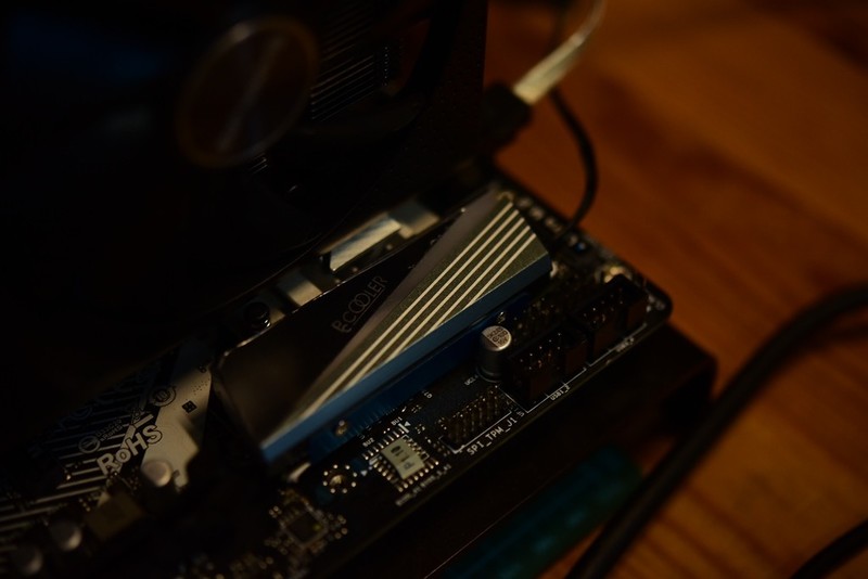 热管？风冷？纯铜？实测告诉你SSD散热器哪家强