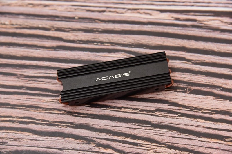 热管？风冷？纯铜？实测告诉你SSD散热器哪家强