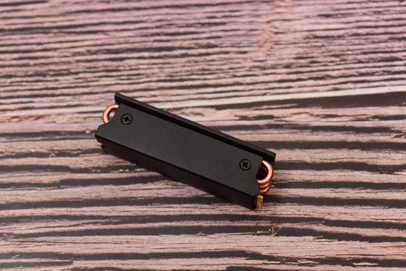 热管？风冷？纯铜？实测告诉你SSD散热器哪家强