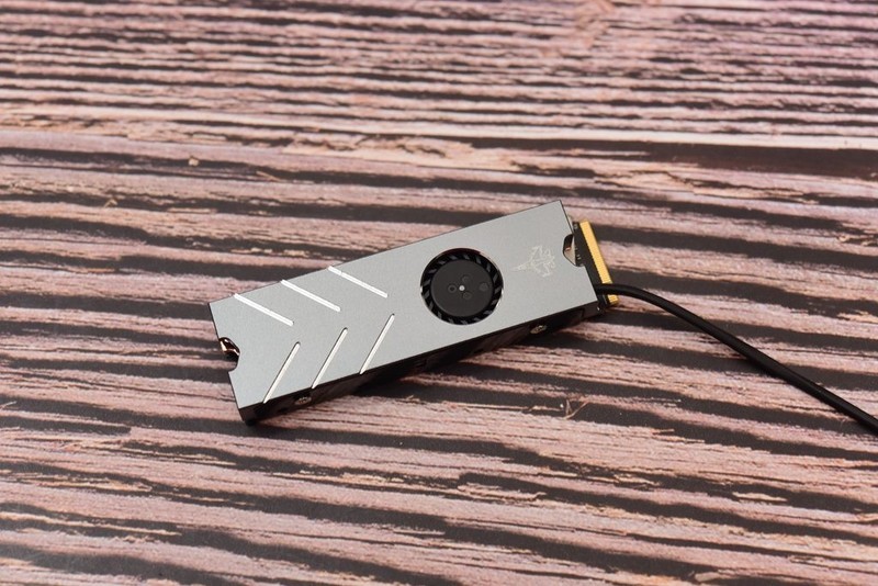 热管？风冷？纯铜？实测告诉你SSD散热器哪家强