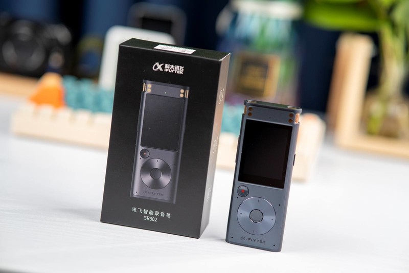 为视频创作入手，支持12种中文方言10大语种，讯飞智能录音笔SR302多图实测