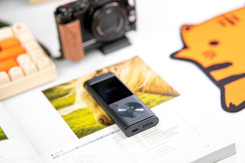 为视频创作入手，支持12种中文方言10大语种，讯飞智能录音笔SR302多图实测