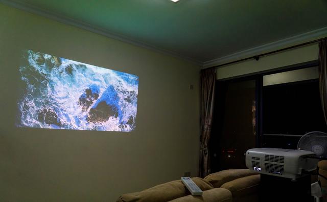 把电影院搬回家：明基W1700M真4K香不香？