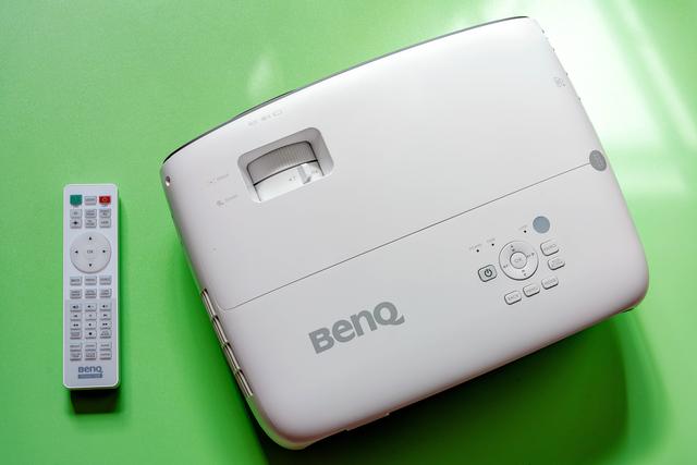 把电影院搬回家：明基W1700M真4K香不香？