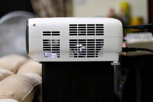 把电影院搬回家：明基W1700M真4K香不香？