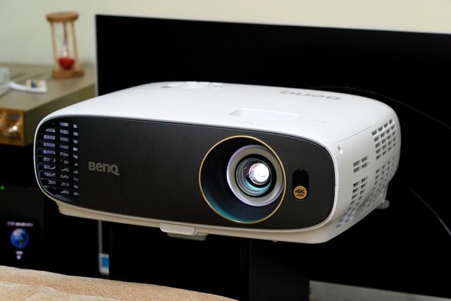 把电影院搬回家：明基W1700M真4K香不香？