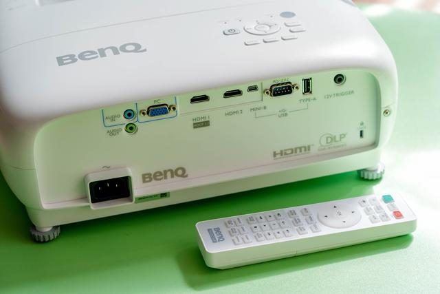 把电影院搬回家：明基W1700M真4K香不香？