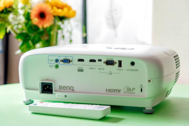 把电影院搬回家：明基W1700M真4K香不香？