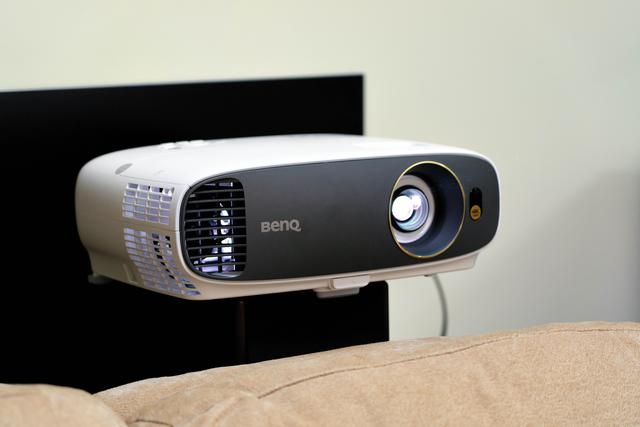 把电影院搬回家：明基W1700M真4K香不香？