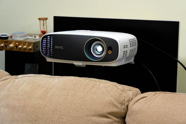 把电影院搬回家：明基W1700M真4K香不香？