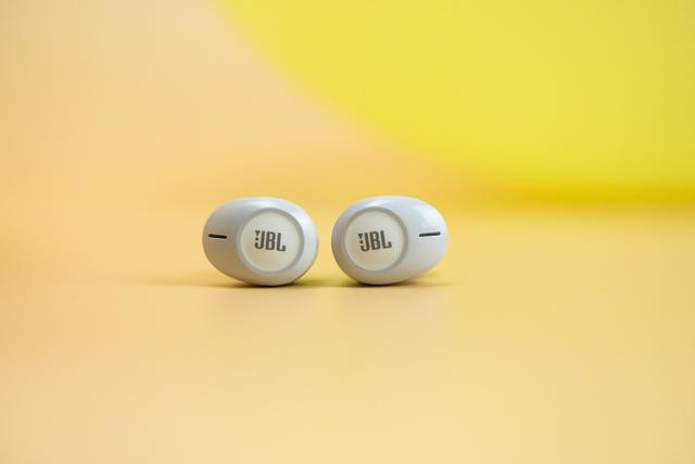 32小时的播放时间，体验JBL T125 TWS真无线耳机上手体验