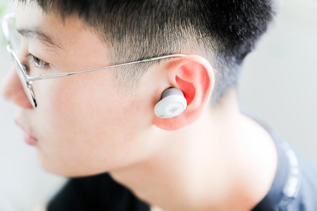 32小时的播放时间，体验JBL T125 TWS真无线耳机上手体验