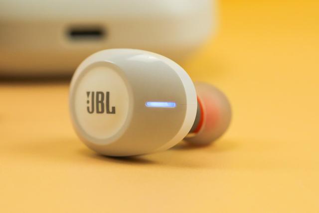 32小时的播放时间，体验JBL T125 TWS真无线耳机上手体验