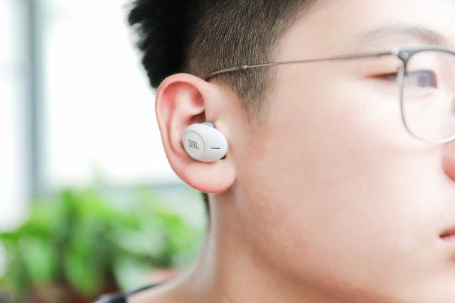 32小时的播放时间，体验JBL T125 TWS真无线耳机上手体验