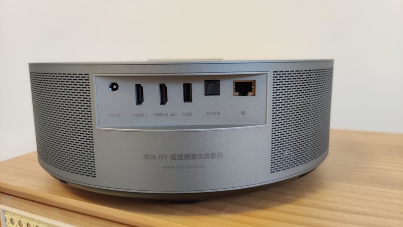 小户型也能宅家看电影，让女友多次留宿的峰米R1使用体验