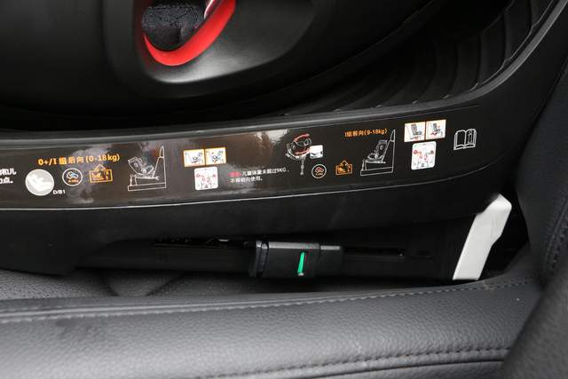 I-Size认证、全年龄段、360°旋转！惠尔顿智转安全座椅体验