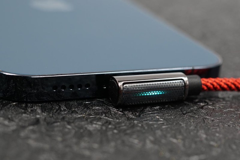 弯折头苹果充电线哪家强？市售8款主流产品对比横评