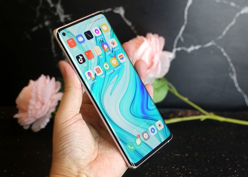 輕薄至上雙曲面屏設計opporeno5pro手機