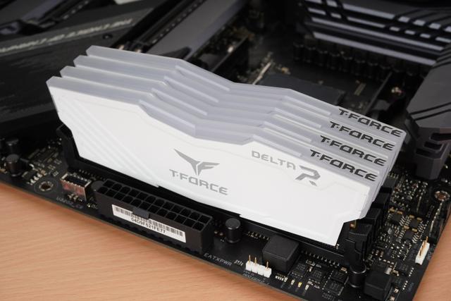 猛男专属配色，先马粉色易大师精钢版装机体验