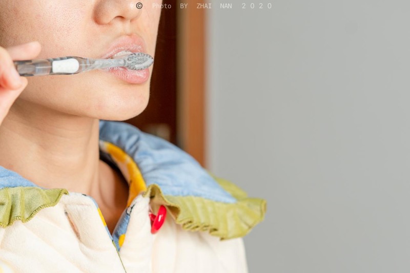 直男受不了了，女朋友送了我五瓶皓齿清液体牙膏，好吃到想咽下