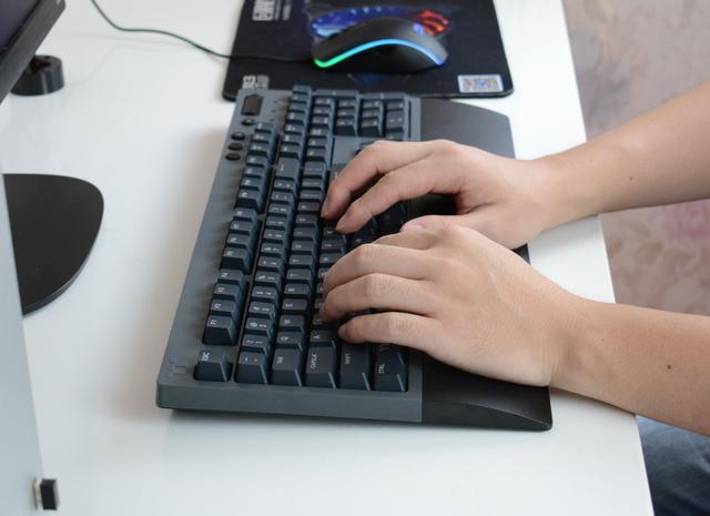 物美价廉，国产TTC轴初体验，TT G521红轴机械键盘 开箱体验