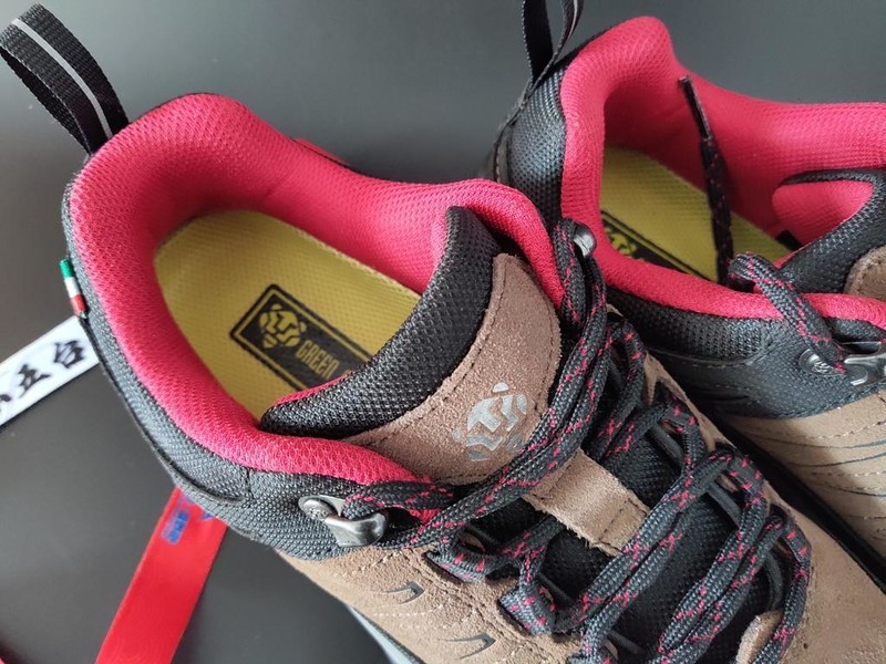 图途绿巨人登山鞋轻量有型 防滑耐磨如履平地