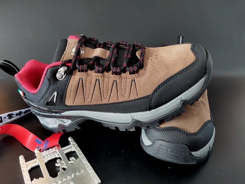 图途绿巨人登山鞋轻量有型 防滑耐磨如履平地