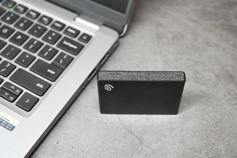 小巧便携数据后备箱，备份传文件好帮手，希捷小铭固态移动硬盘